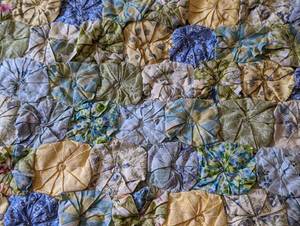 lot 338 image: L.L. Bean Colorful Queen Quit Set