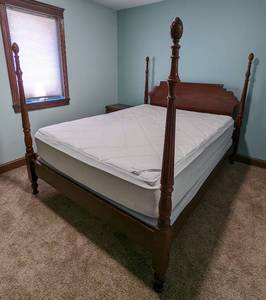 lot 339 image: Mahogany Queen Four Poster Bed and Nightstand