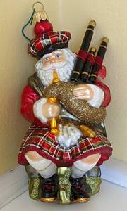 lot 355 image: Christopher Radko Scottish Santa and Scotch Bottle