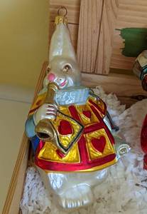 lot 373 image: Komozja Poland Alice in Wonderland Blown Glass Ornament Set