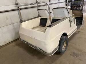 lot 1 image: Harley Davidson 3 Wheel Golf Cart