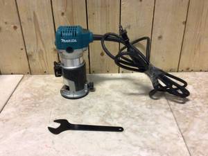 6.5 Amp 1-14 HP Corded Fixed Base Variable Speed Compact Router with Quick-Release by Makita Customer Returns See Pictures