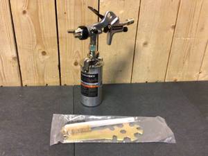 lot 31 image: Husky Siphon Feed Detail Spray Gun Open box