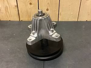 lot 38 image: Cub Cadet Original Equipment Spindle Assembly for Select 42 in. Lawn Tractors and Zero Turn Mowers, OE# 918-06976,618-06976 Open box