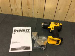 lot 63 image: DEWALT 20-Volt MAX Cordless Compact Heat Gun with Flat & Hook Nozzle Attachments Open box