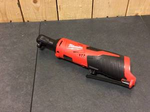lot 90 image: Milwaukee M12 FUEL 12-Volt Lithium-Ion Brushless Cordless 38 in. Ratchet (Tool-Only) Open box