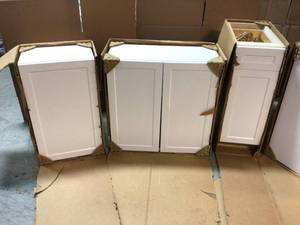 lot 108 image: Mixed Lot of White Cabinets - In good condition - Review all pictures