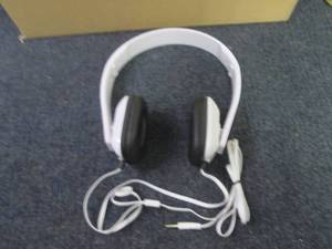 Case of 20 White Adjustable Headpho...