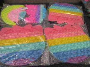 4 pks Pop-it Toys...