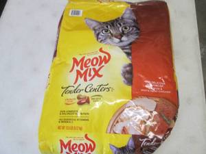 13.5 lb Meow Mix Tender Centers...