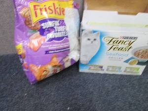 18 Cans Fancy Feast, Friskies Surf ...