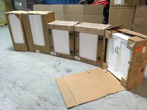 lot 3 image: Lot of kitchen Cabinets Customer Returns See Pictures