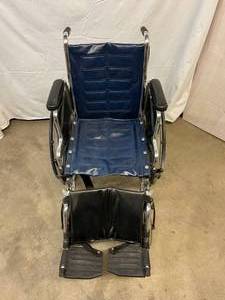 lot 26 image: Invacare Tracer Collapsible Wheelchair - 16 Seat Width - Good Condition