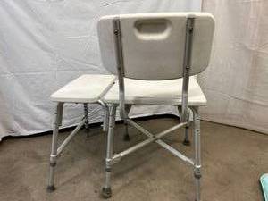 lot 25 image: Shower Chair