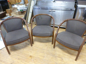 lot 110 image: 3 Waiting Room Chairs