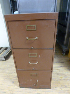 lot 113 image: 3 Drawer File Cabinet