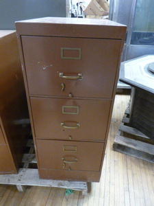 lot 112 image: 3 Drawer File Cabinet
