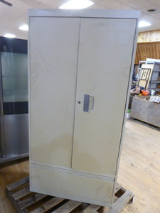 lot 116 image: Storage Cabinet