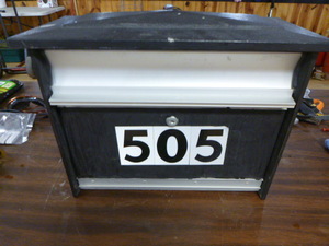 lot 119 image: Metal Mailbox