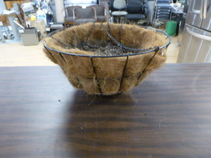 lot 126 image: Large Hanging Planter