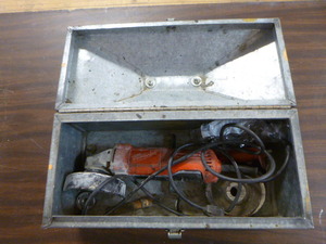 lot 12 image: Milwaukee 4 12 Grinder