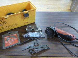 lot 23 image: Milwaukee 4 12 Grinder