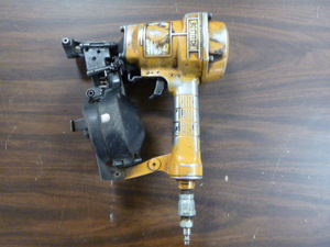 lot 36 image: Stanley Bostitch Coil Roofing Nail Gun N12