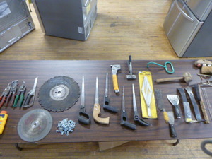 lot 75 image: Various Roofing Tools