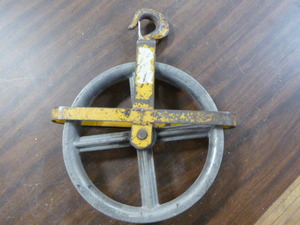 lot 84 image: Roofmaster Pulley