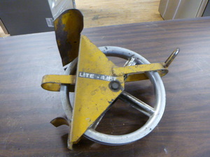 lot 85 image: Lite-Lift Pulley
