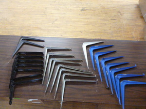 lot 95 image: Shelving Brackets