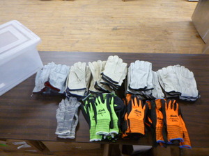 lot 98 image: Lot of Work Gloves