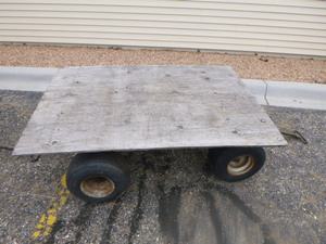 lot 7 image: Flat Bed Cart