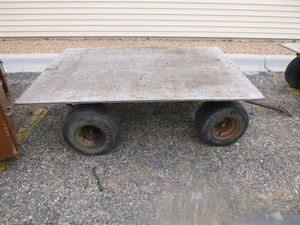lot 8 image: Flat Bed Cart