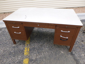 lot 10 image: Metal Desk
