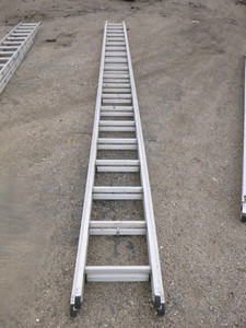 lot 2 image: 40 Foot Werner Extension Ladder