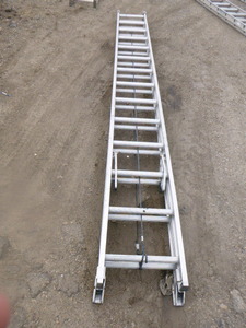 lot 3 image: 28 Foot Werner Extension Ladder