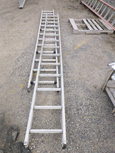 lot 4 image: 28 Foot Werner Extension Ladder