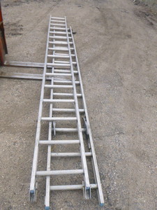 lot 6 image: 32 Foot Werner Extension Ladder