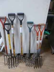 lot 154 image: 7 Pitch Forks