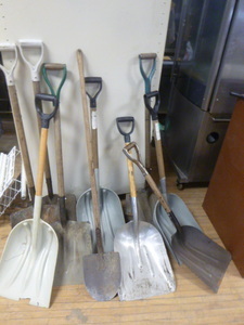 lot 155 image: Lot of Shovels