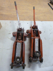 lot 168 image: 2 Floor Jacks