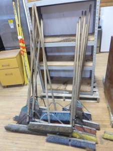 lot 174 image: Miscellaneous Brooms