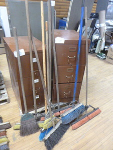 lot 175 image: Miscellaneous Brooms