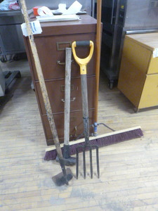 lot 176 image: Garden and Garage Tools