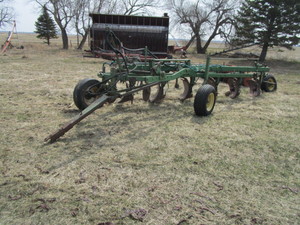JD 3100 6 Bottom Plow wPacker