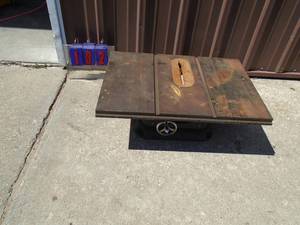 Bench top table saw. Cast iron top. Needs a motor. As shown.