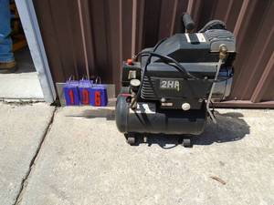2hp Portable air compressor. Used condition. Tested & works. Has air leak & seems to be the regulator. As shown.