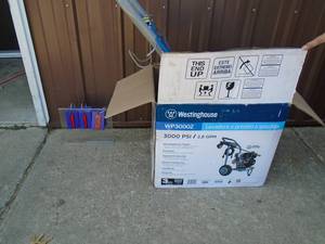 New Westinghouse 3000 psi gas pressure washer. Was a trade show display. Hasnt had oil in it yet. THIS ITEM HAS A RESERVE.
