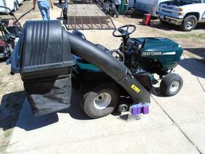 Craftsman 20hp 42 deck. 6 speed lawn mower with dual bag grass catcher. Very nice used condition. Tested & works. As shown.
